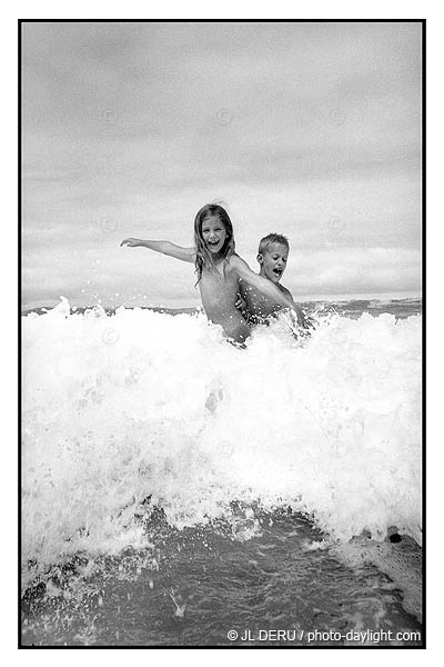 enfants dans la mer - children in the sea